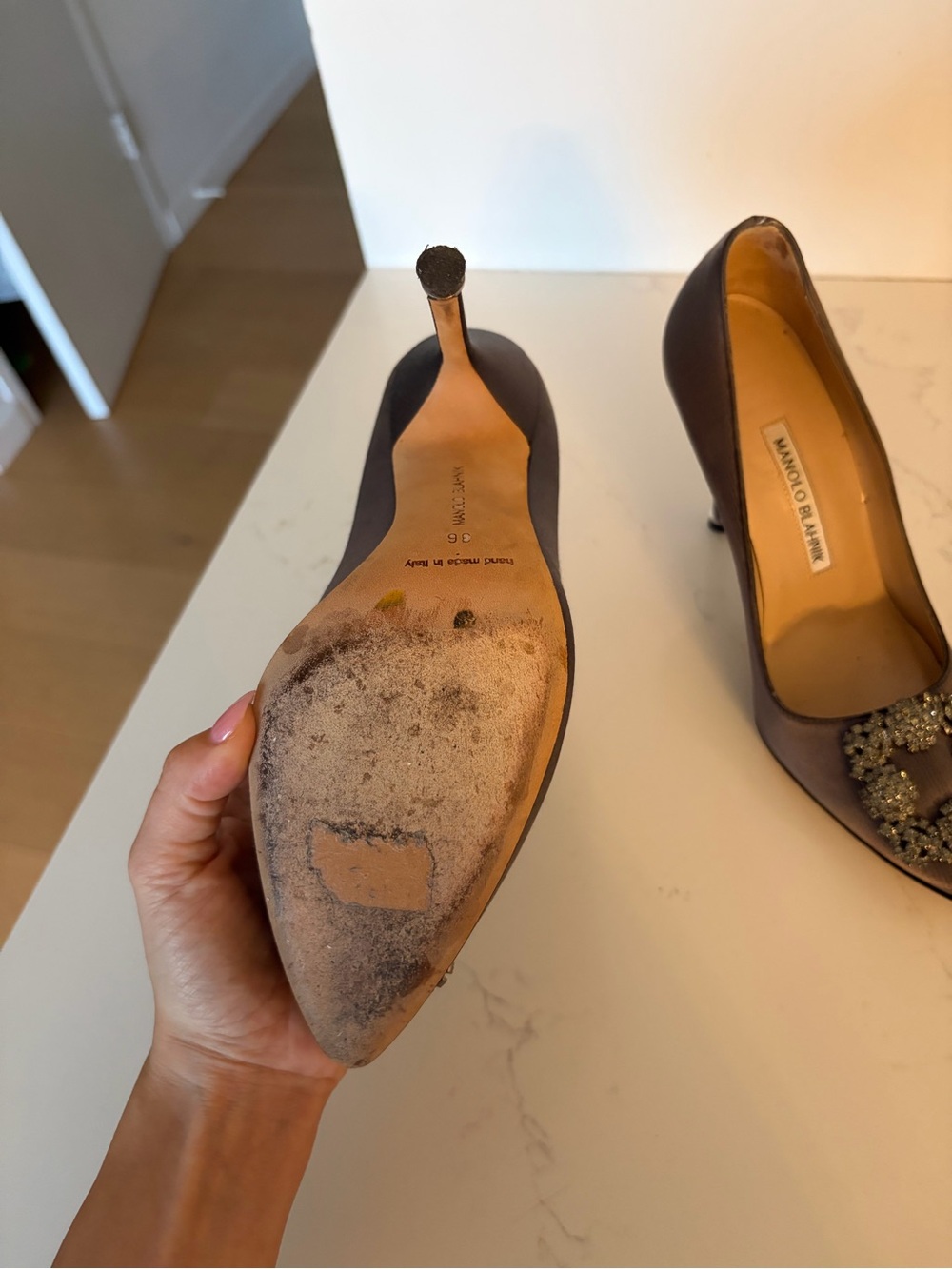 MANOLO BLAHNIK HANGISI PUMPS - Picture 5 of 6